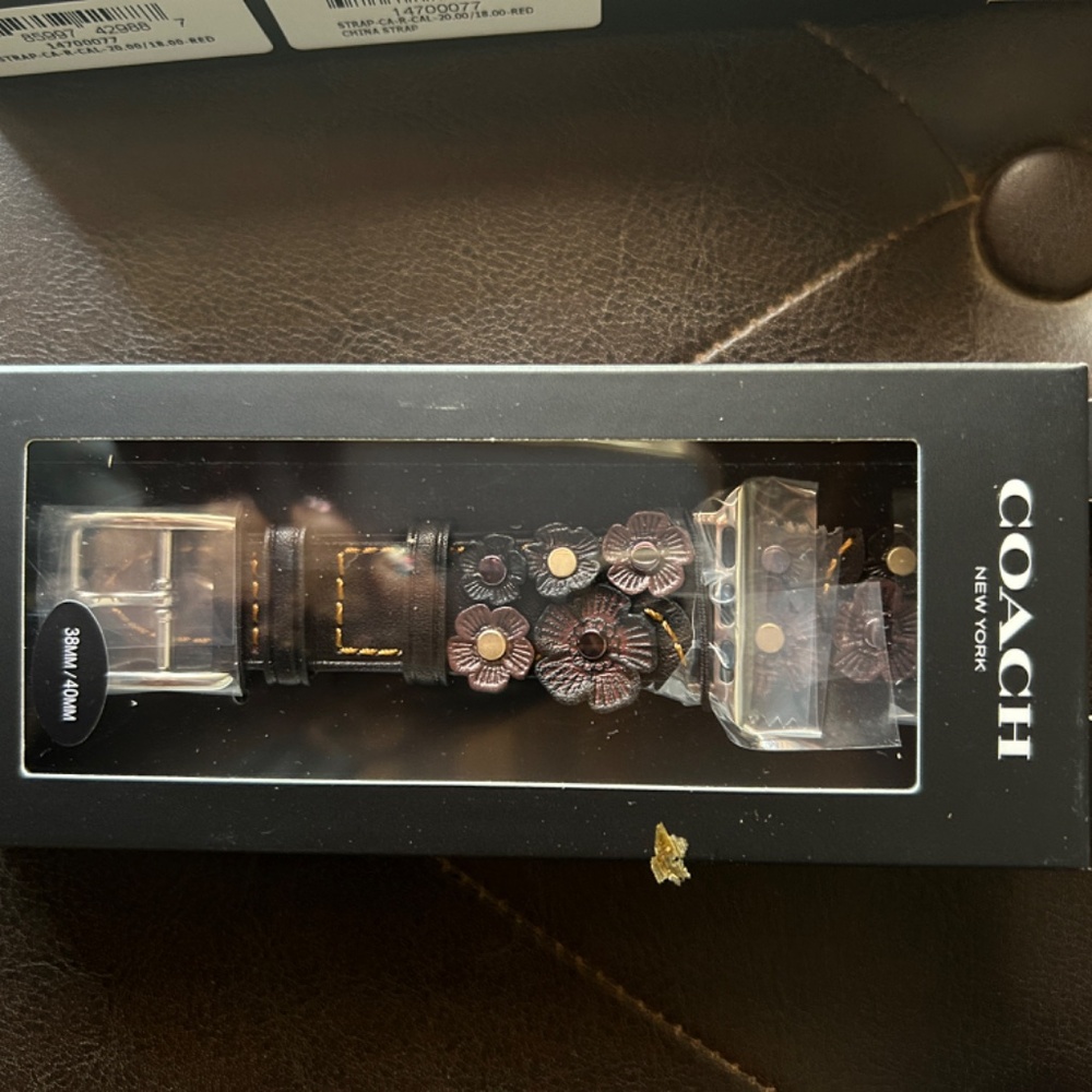 NIB Coach Tea Rose Applique Glove tanned leather Apple Watch Band